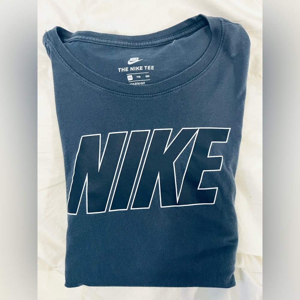 XXL Nike short sleeve Tee, only worn once, no holes no stains